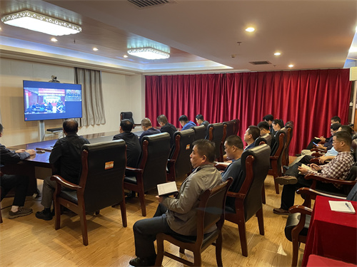 一八六公司组织相关人员陕煤地质集团紧急安全视频会议 摄影：王振宇.jpg