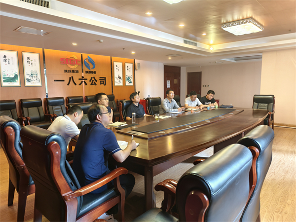 近日，天地地质公司到一八六公司开展煤矿防治水技术交流 摄影：姚枝琳 (1).jpg