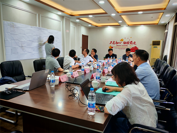 5月19日下午，一八六公司《永陇矿区地质勘查成果总结报告》顺利通过评审。摄影：张晔 (1).jpg