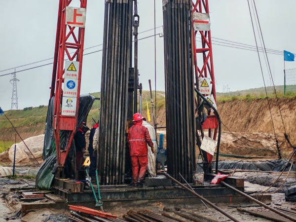 近日，一八六公司宁夏王洼西部煤炭资源调查基金项目D101钻孔顺利终孔。摄影：张晔 (3).jpg