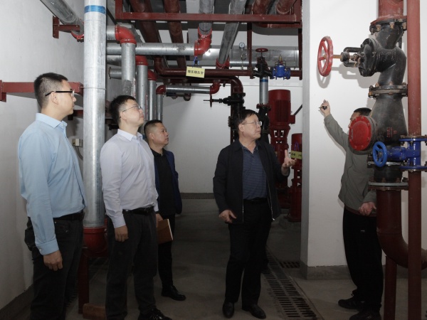 151760496347748355.jpeg 9月30日,一八六公司开展节前安全检查。摄影:郭玉佳.JPG