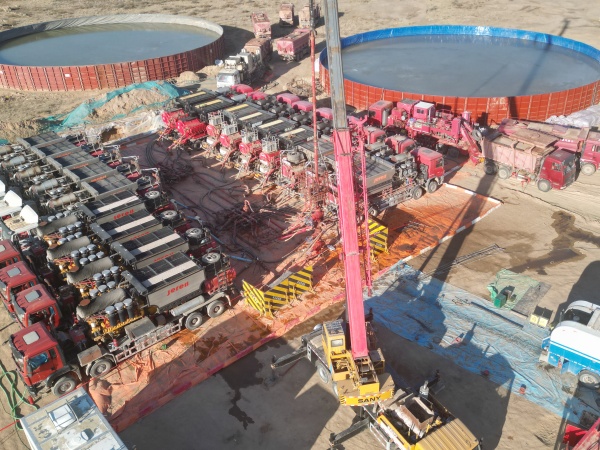 近日，一八六公司宁夏灵武刘家庄煤层气项目1号井压裂顺利完成。摄影：谢坤轩 (2).JPG