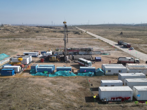 近日，一八六公司宁夏灵武刘家庄煤层气项目1号井压裂顺利完成。摄影：谢坤轩 (1).JPG