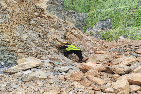 近日，一八六公司一地质灾害调查项目外业工作有序推进。摄影：陈天乐 (1).jpg