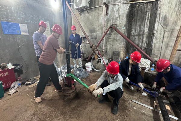 031775204885991779.jpeg 3月27日,唐都工贸公司完成温泉井维保工作。摄影:钞铭 (1).jpg